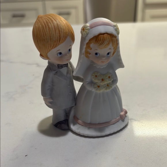 Lefton Bride and Groom Ceramic Figurine - White and Pink - Picture 1 of 4